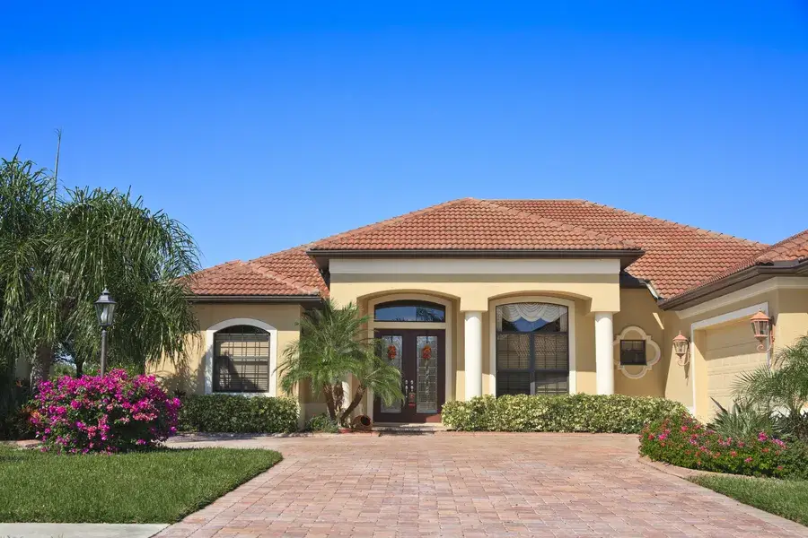 Choosing The Right Trees And Shrubs For Front Yard Landscaping Baltimore, MD Choosing The Right Trees And Shrubs For Front Yard Landscaping Baltimore, MD